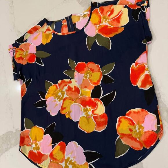 Maurice’s Delton Floral Zipper Back Short Tab Sleeve Blouse Womens Small Relaxed - Picture 2 of 7